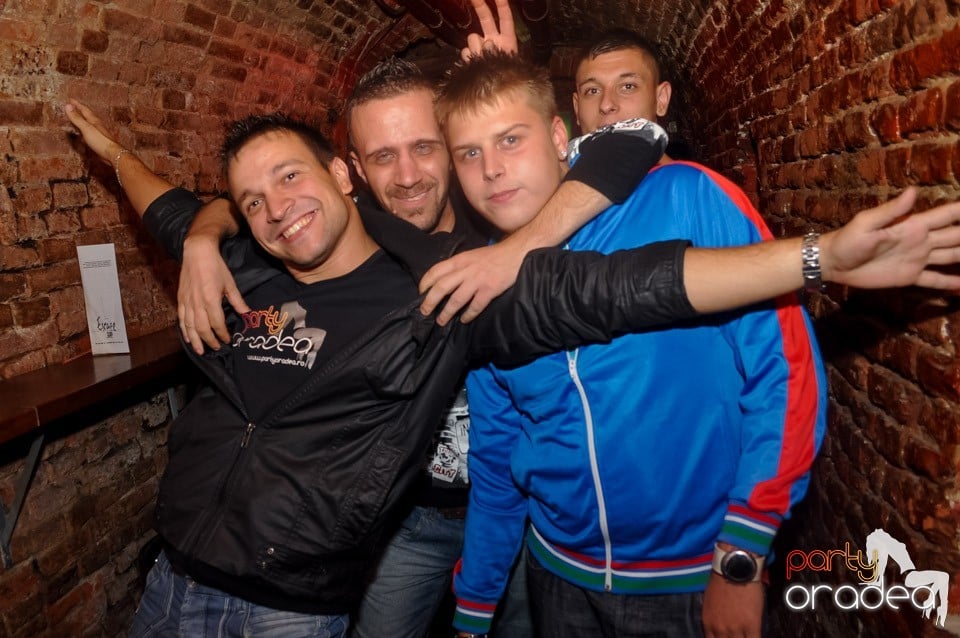 Retro Party în Club Escape, 