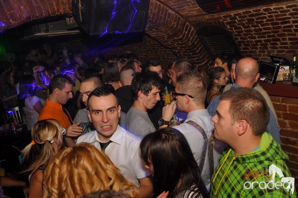 Retro Party în Club Escape, 