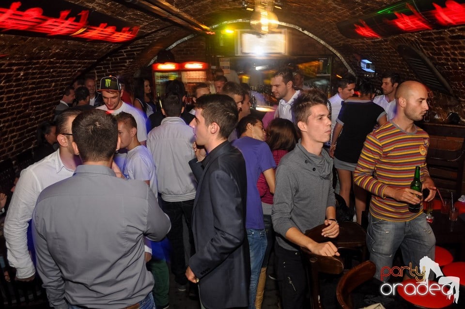 Retro Party în Club Escape, 