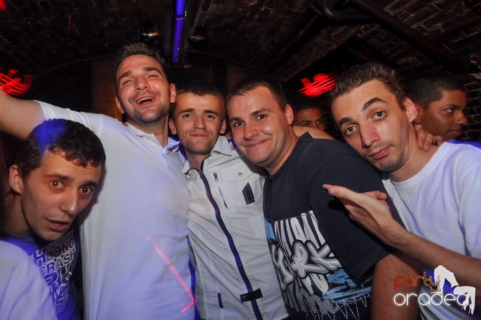 Retro Party în Club Escape, 