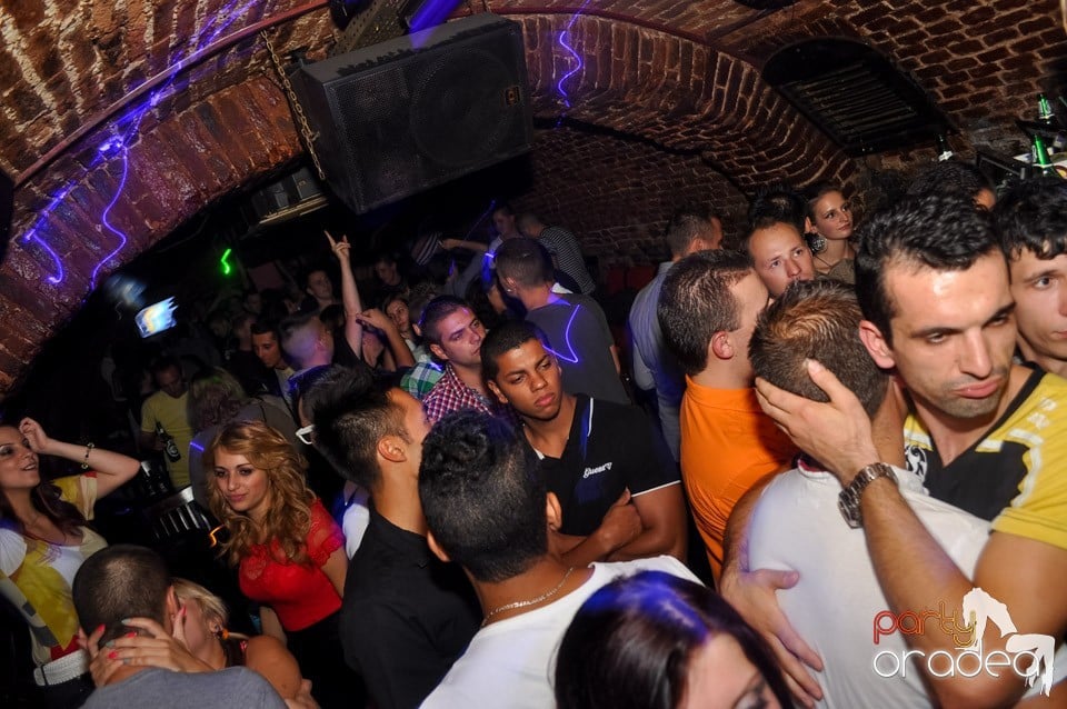 Retro Party în Club Escape, 