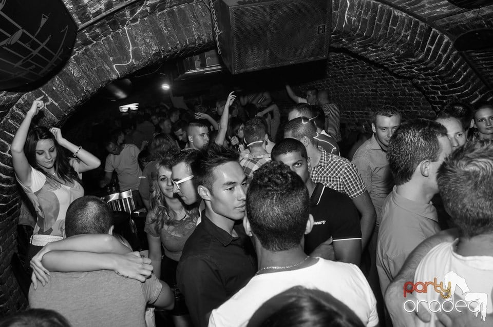 Retro Party în Club Escape, 