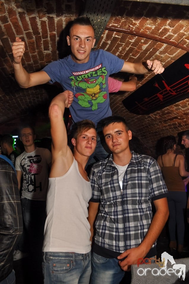 Retro Party în Club Escape, 