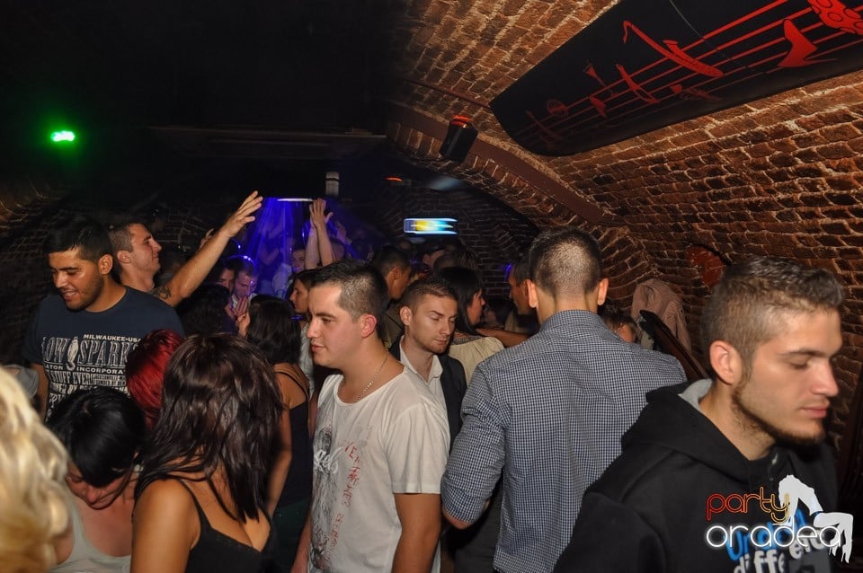 Retro Party în Club Escape, 