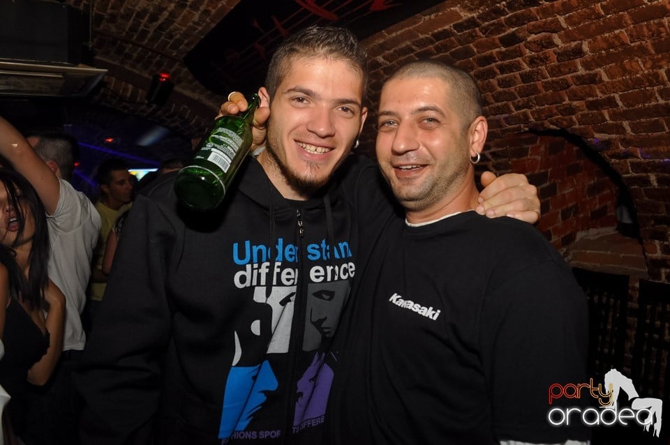 Retro Party în Club Escape, 