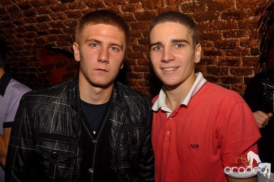 Retro Party în Club Escape, 