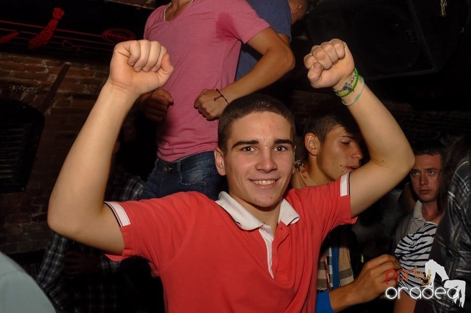 Retro Party în Club Escape, 