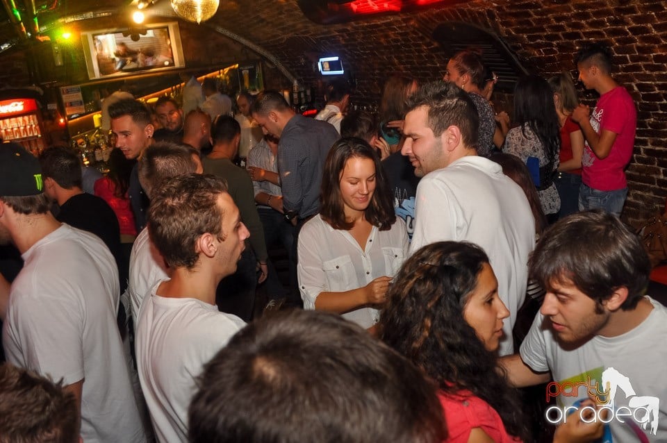 Retro Party în Club Escape, 