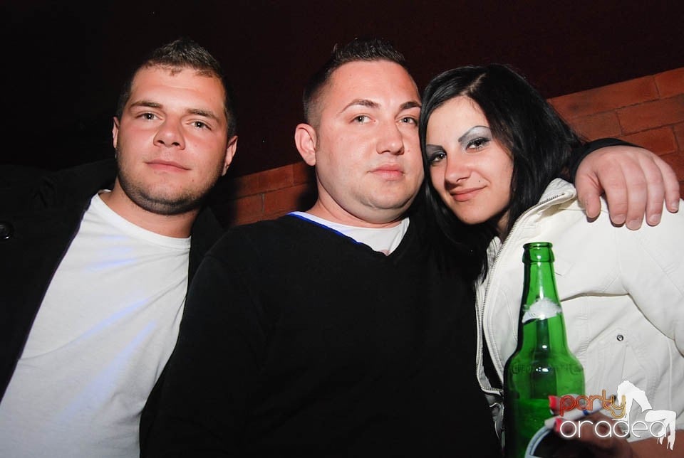 Retro Party în Club Escape, 