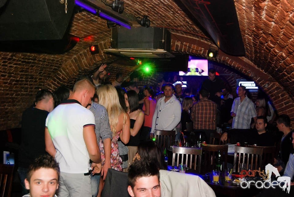 Retro Party în Club Escape, 