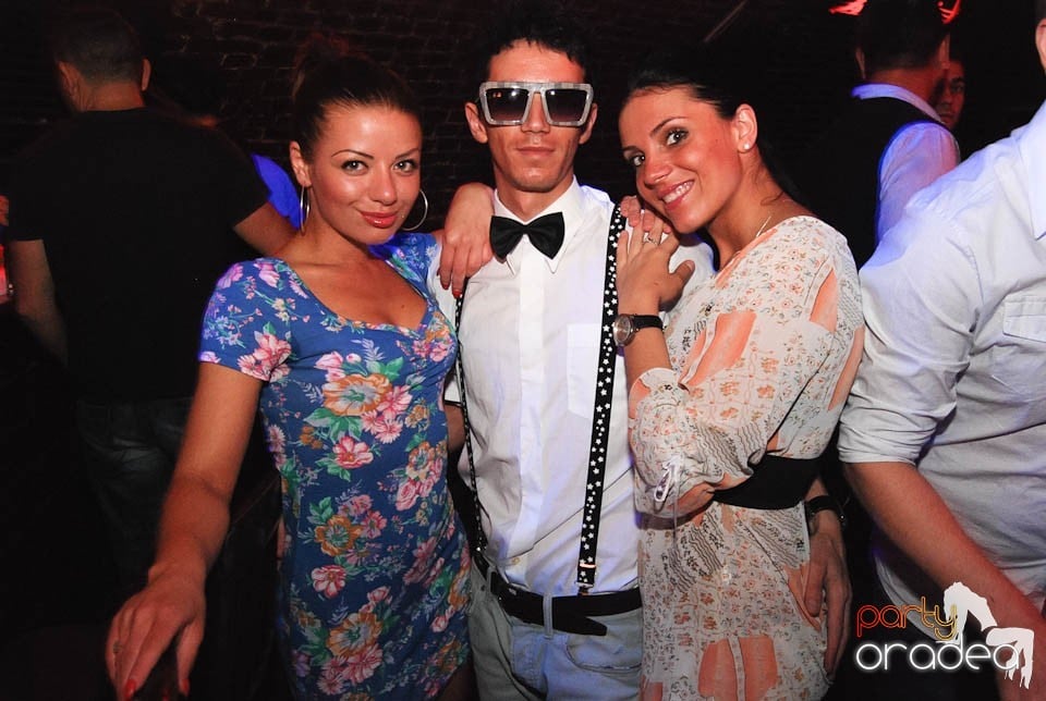 Retro Party în Club Escape, 