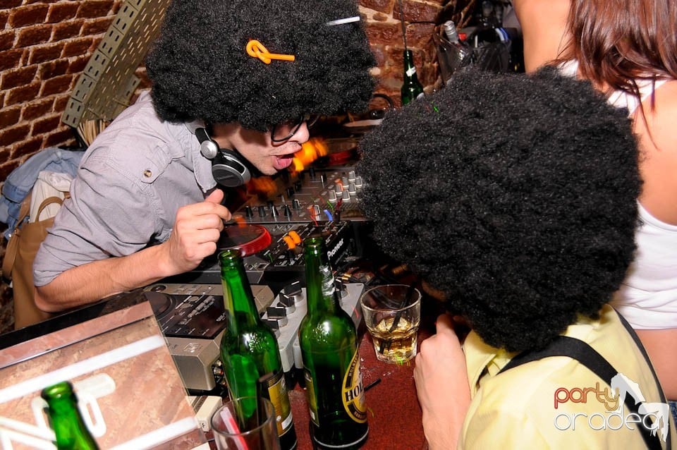 Retro Party în Club Escape, 