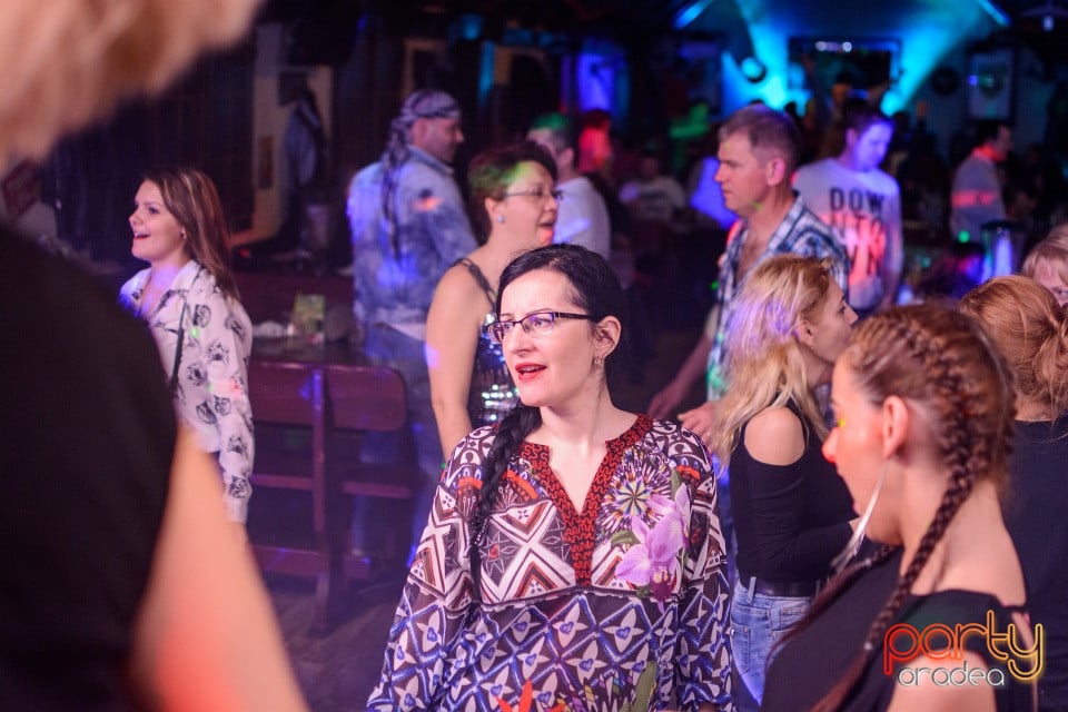 Retro Party, Queen's Music Pub