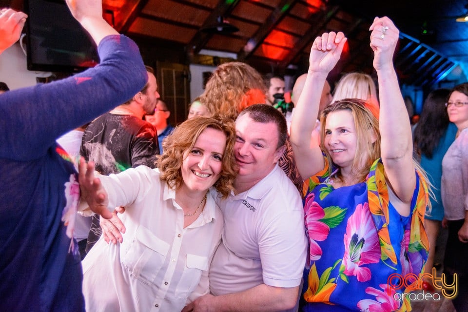 Retro Party, Queen's Music Pub