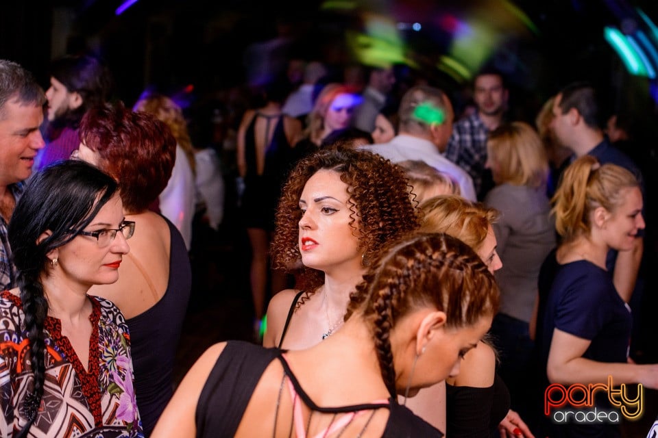 Retro Party, Queen's Music Pub
