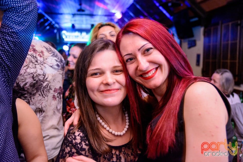 Retro Party, Queen's Music Pub