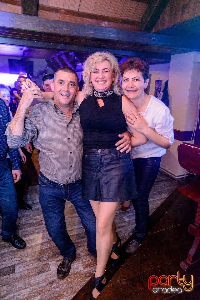 Retro Party, Queen's Music Pub