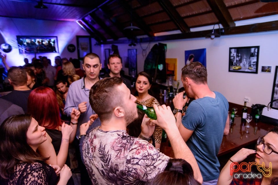 Retro Party, Queen's Music Pub