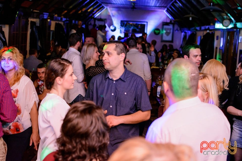 Retro Party, Queen's Music Pub
