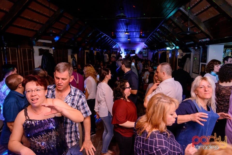 Retro Party, Queen's Music Pub