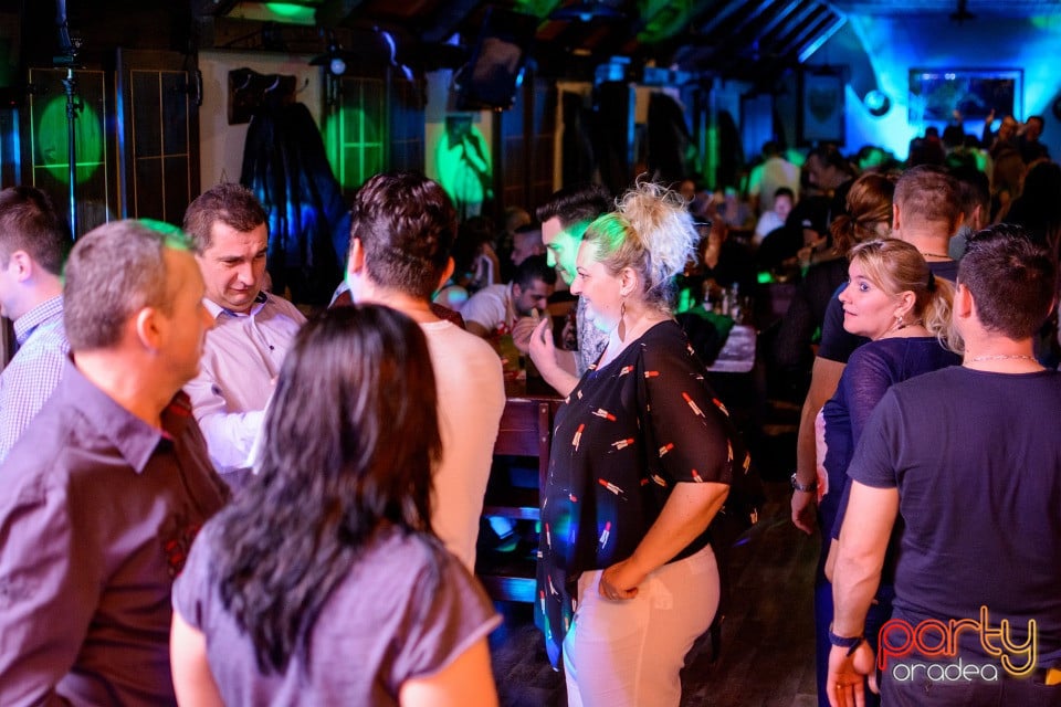 Retro Party, Queen's Music Pub