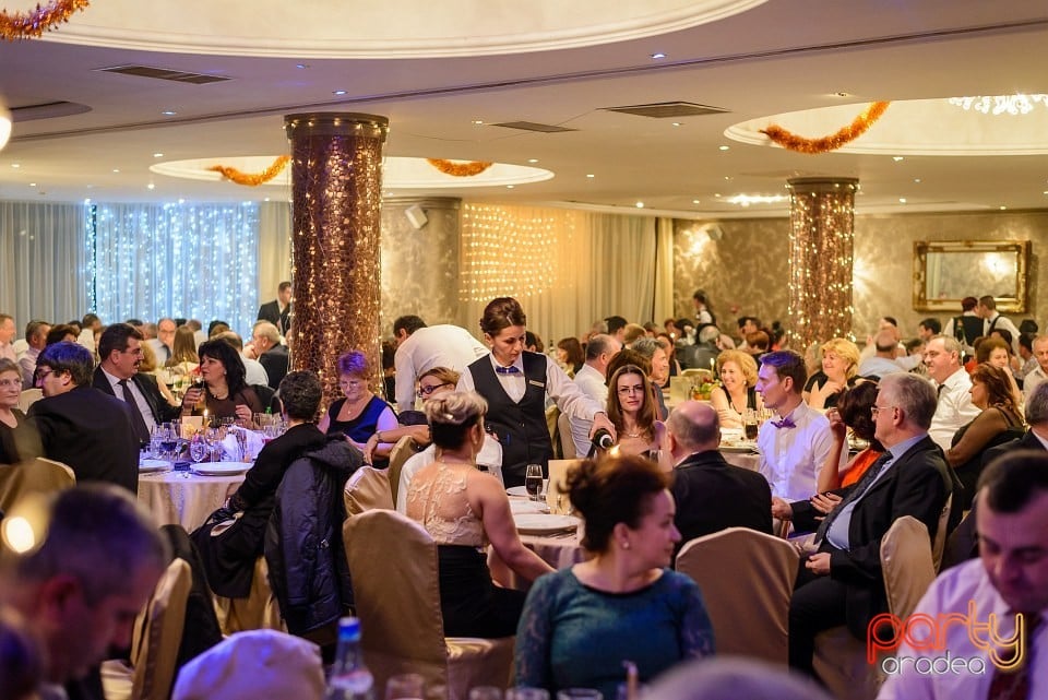 Revelion în Hotel Internaţional, Hotel Internaţional