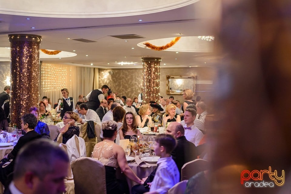 Revelion în Hotel Internaţional, Hotel Internaţional