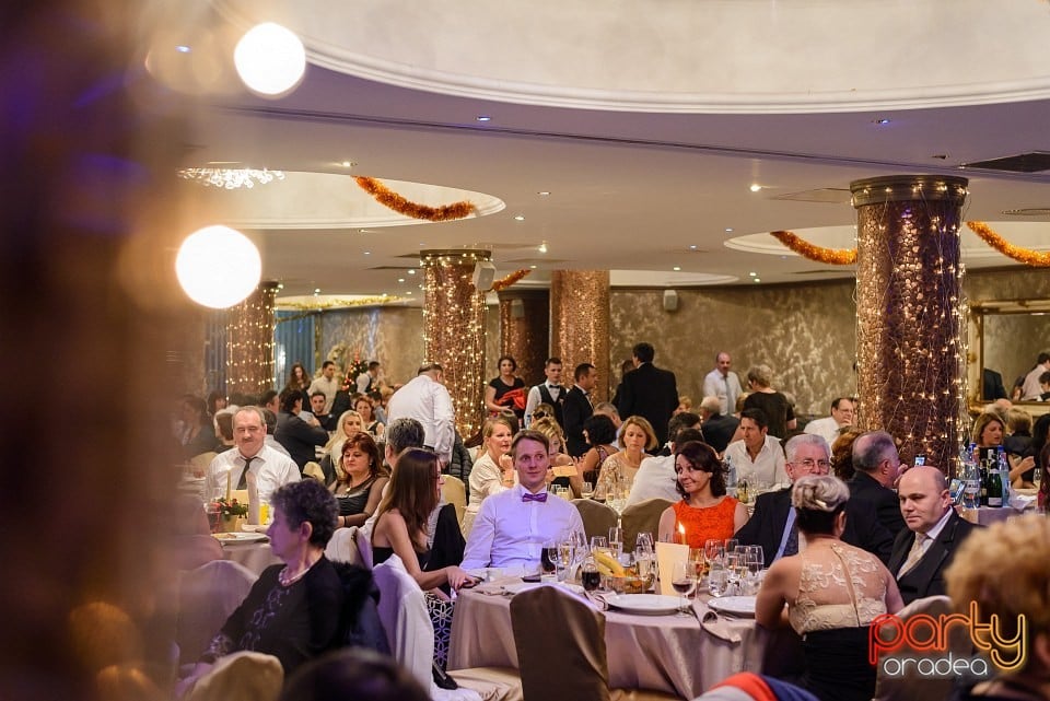 Revelion în Hotel Internaţional, Hotel Internaţional