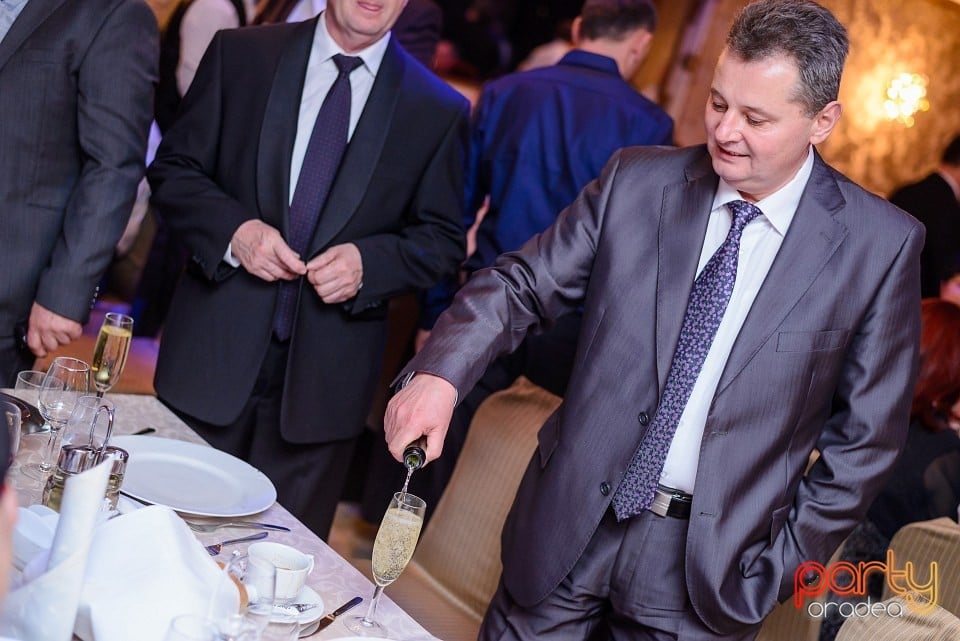 Revelion în Hotel Internaţional, Hotel Internaţional