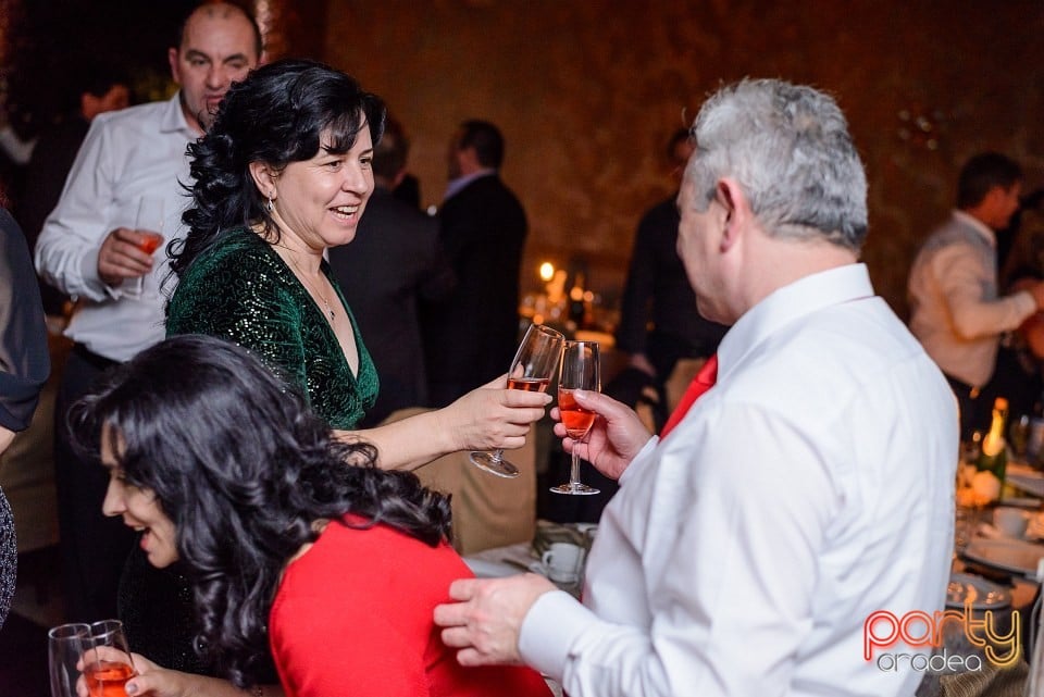 Revelion în Hotel Internaţional, Hotel Internaţional