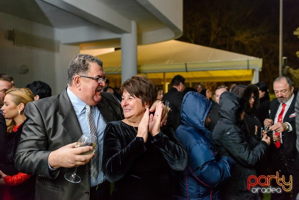 Revelion în Hotel Internaţional, Hotel Internaţional