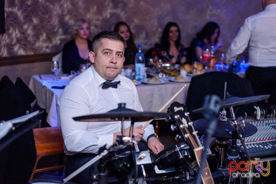 Revelion în Hotel Internaţional, Hotel Internaţional