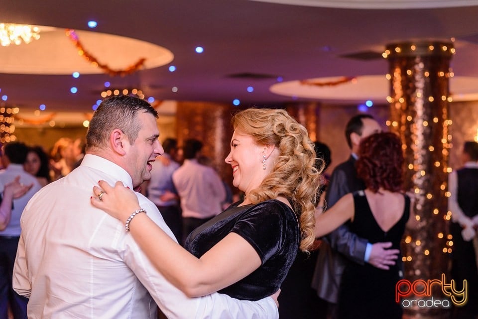 Revelion în Hotel Internaţional, Hotel Internaţional