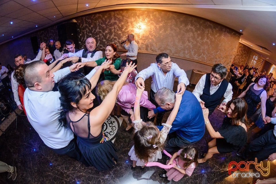 Revelion în Hotel Internaţional, Hotel Internaţional
