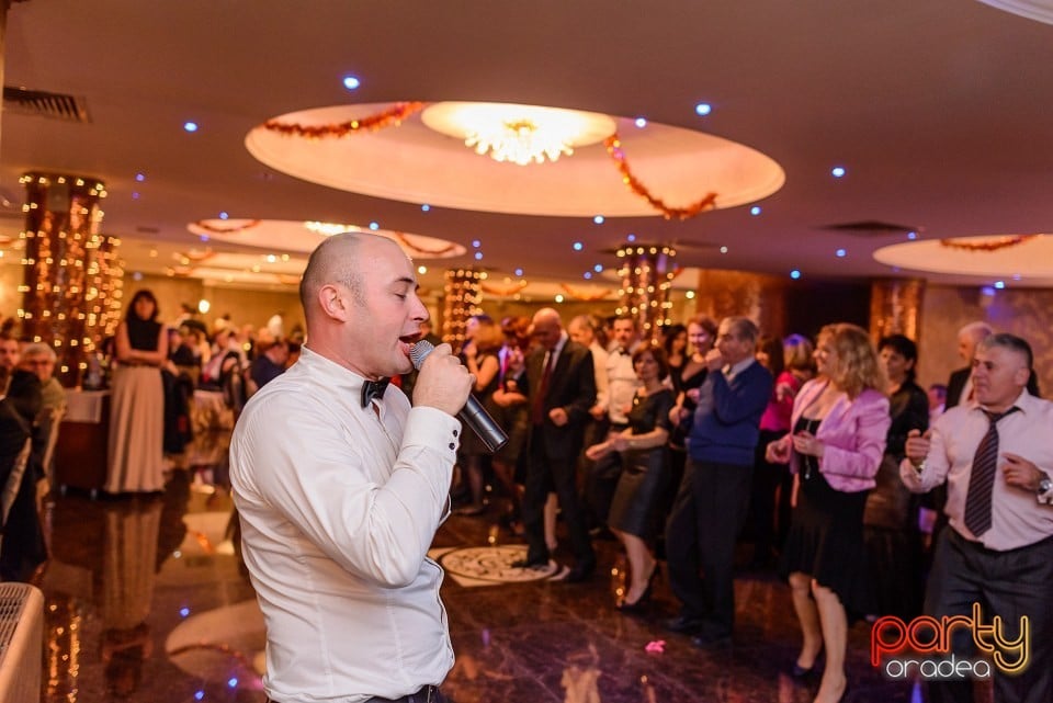 Revelion în Hotel Internaţional, Hotel Internaţional