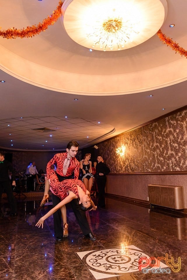 Revelion în Hotel Internaţional, Hotel Internaţional