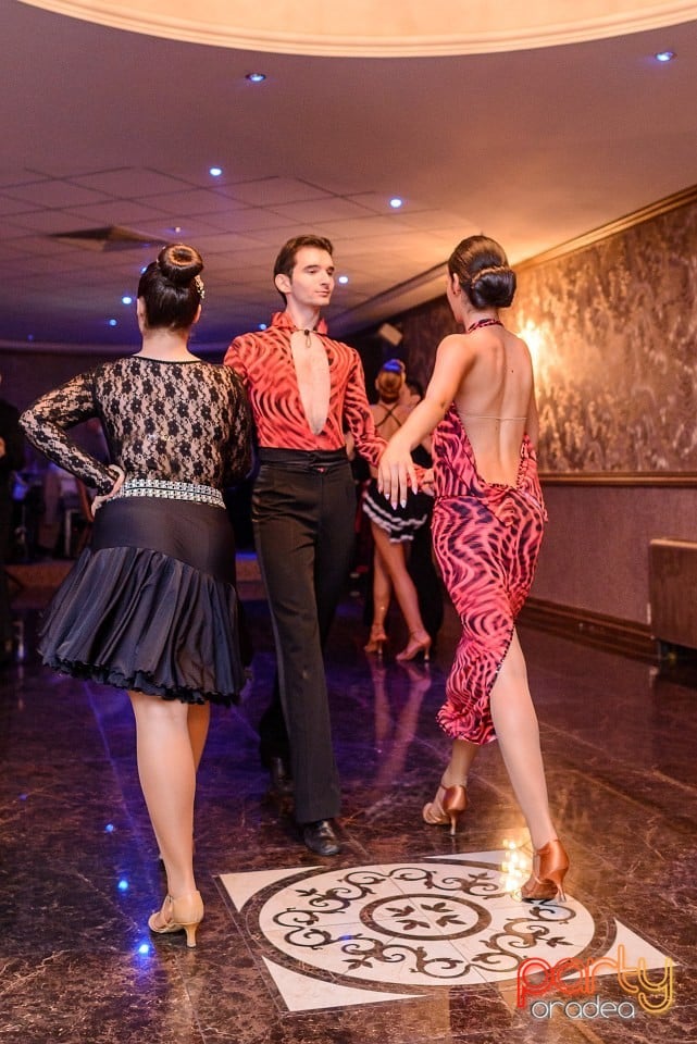 Revelion în Hotel Internaţional, Hotel Internaţional