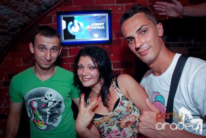 S-a sunat clopoţelul în Escape, 