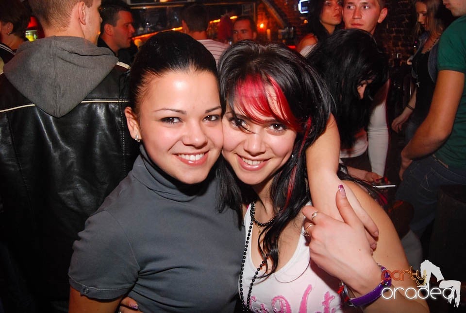 Sâmbătă e party în Club Escape, 