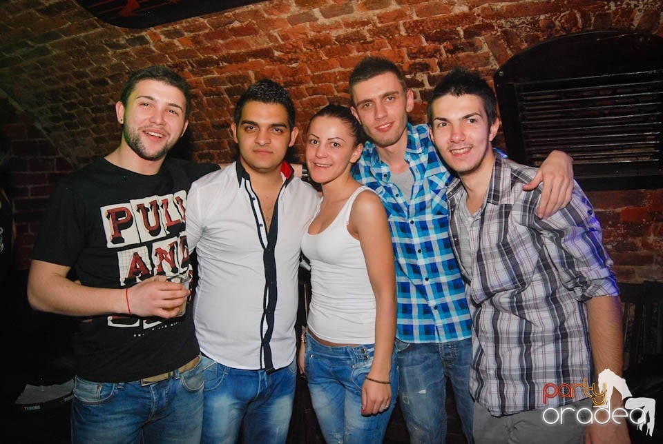 Sâmbătă e party în Club Escape, 