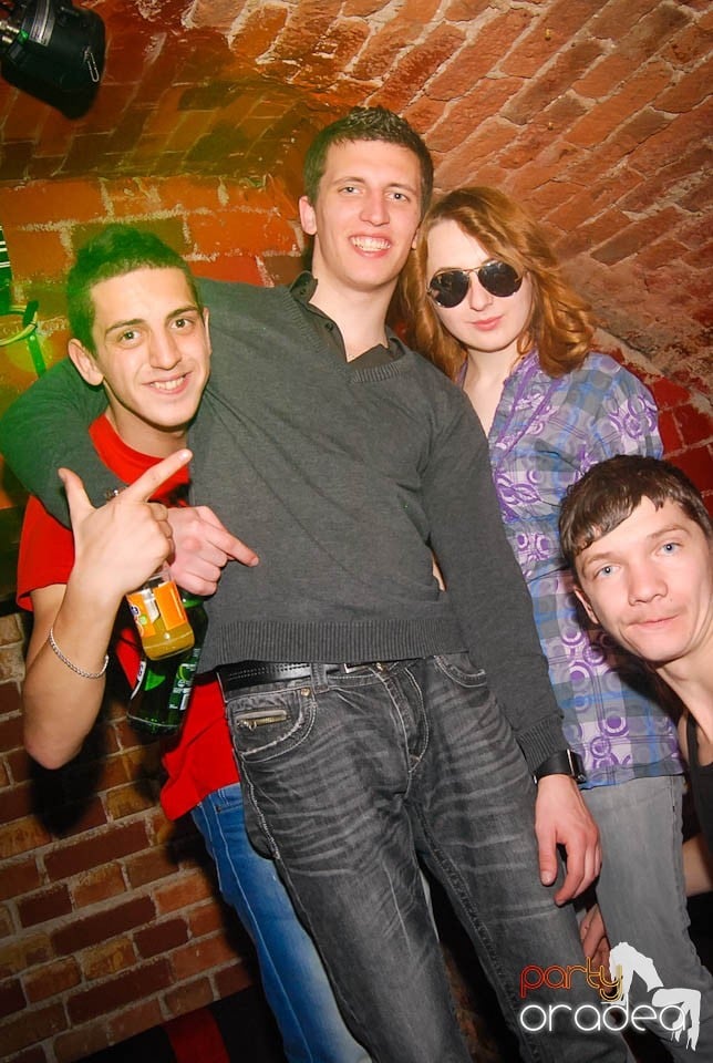 Sâmbătă e party în Club Escape, 