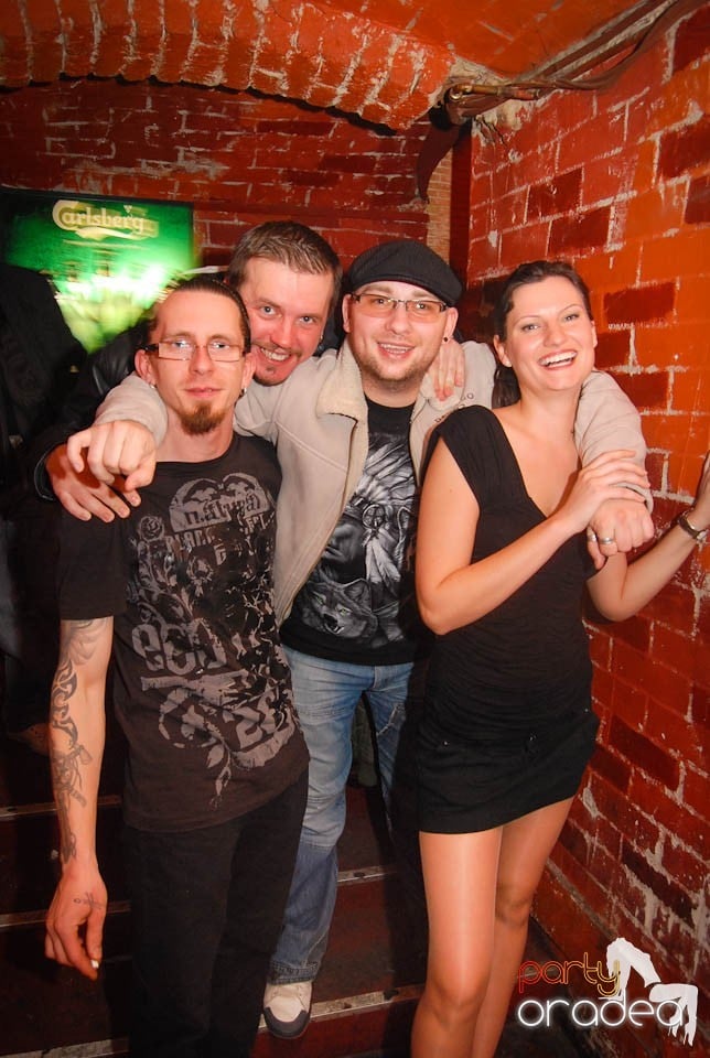 Sâmbătă e party în Club Escape, 