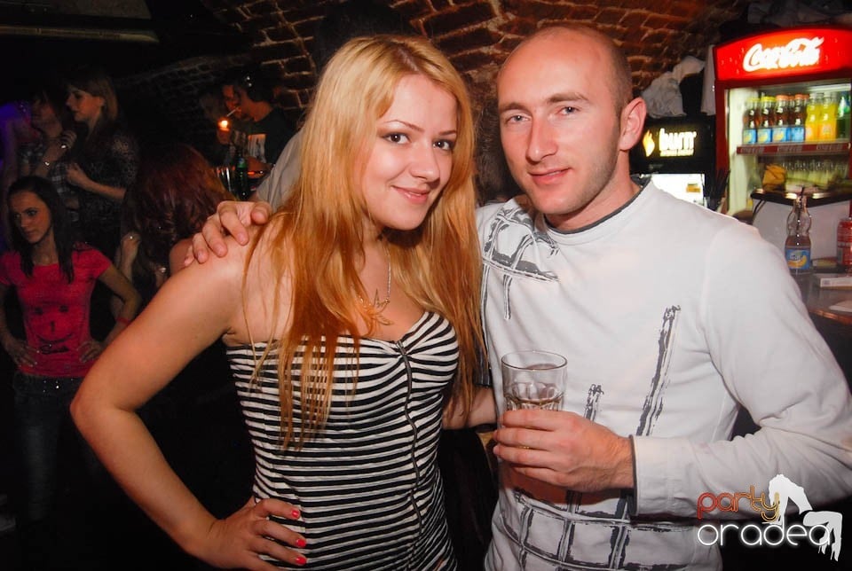 Sâmbătă e party în Club Escape, 