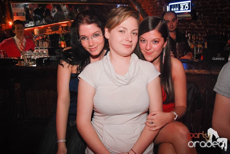 Sâmbătă e party în Club Escape, 