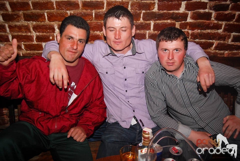 Sâmbătă e party în Club Escape, 