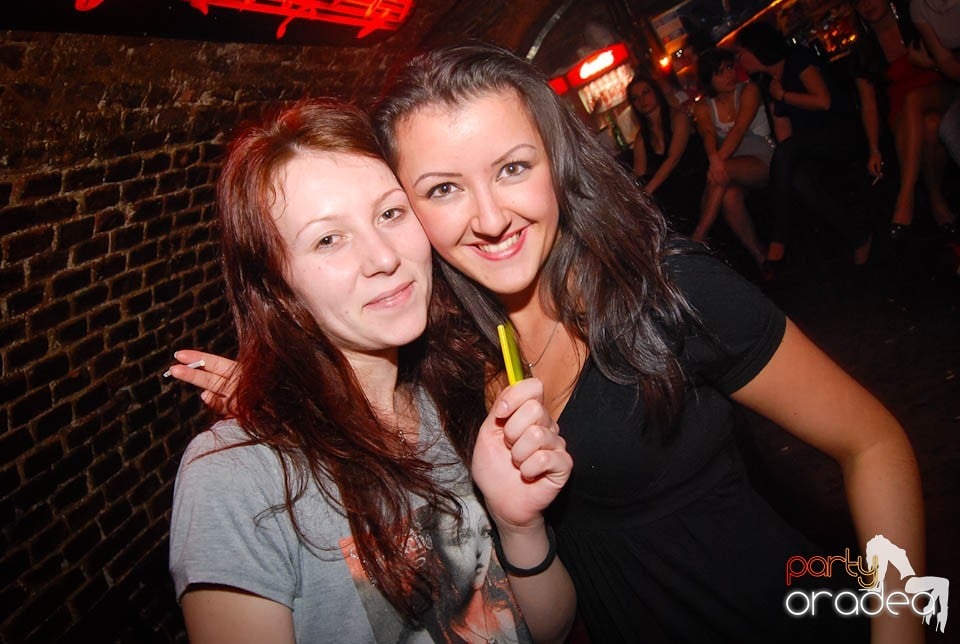 Sâmbătă e party în Club Escape, 