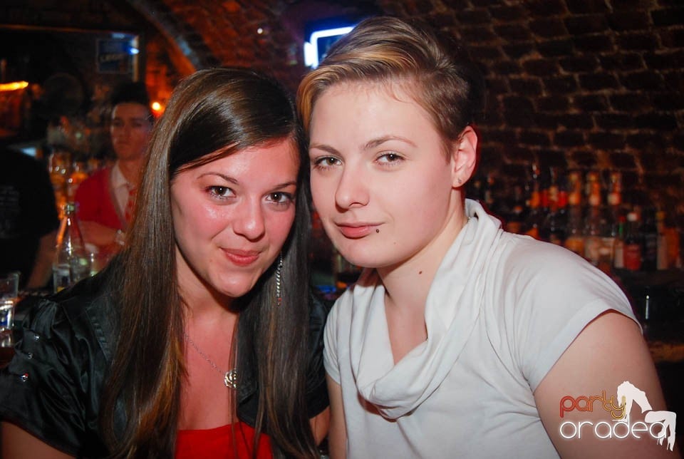 Sâmbătă e party în Club Escape, 