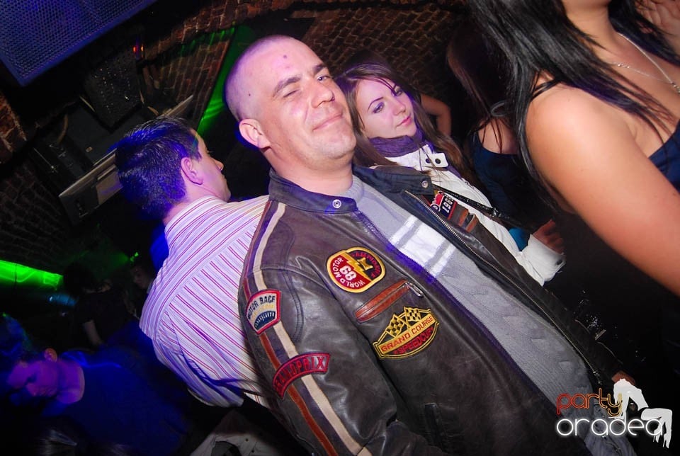 Sâmbătă e party în Club Escape, 