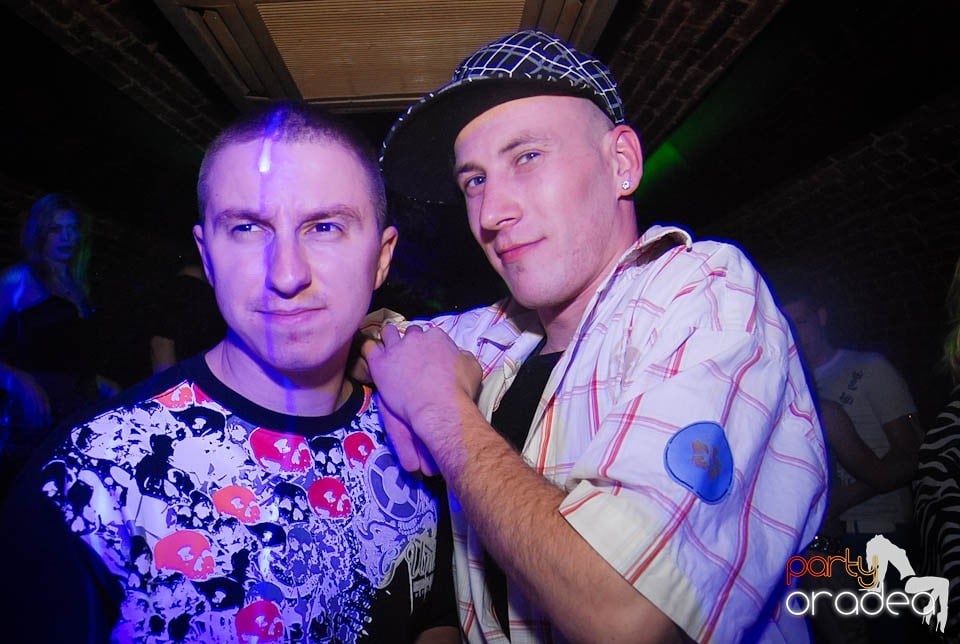 Sâmbătă e party în Club Escape, 