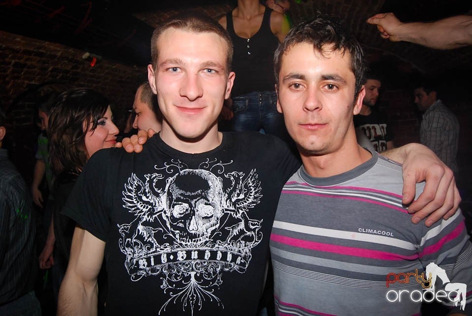 Sâmbătă e party în Club Escape, 